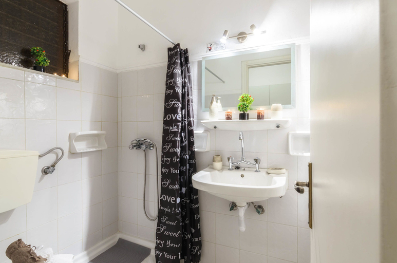 Bathroom 4, Alterego Studios, Ionian Islands
