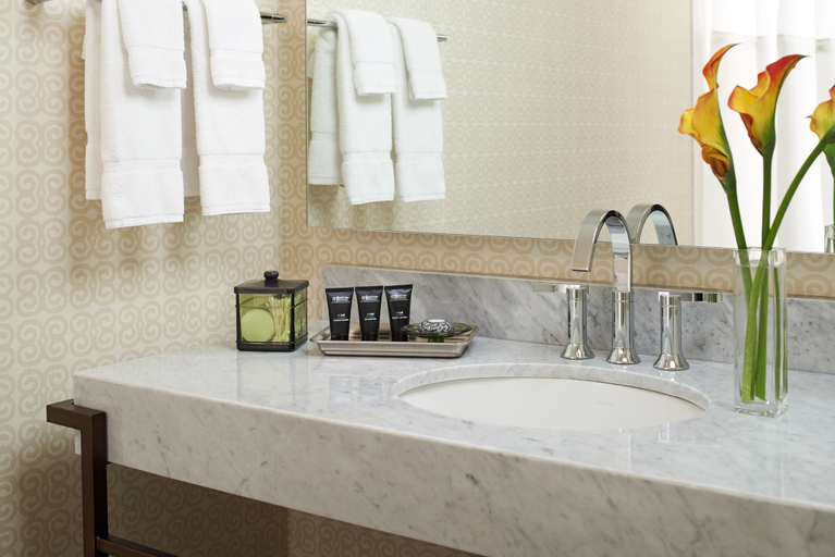 Bathroom 5, Kimpton HOTEL VINTAGE SEATTLE by IHG, Seattle