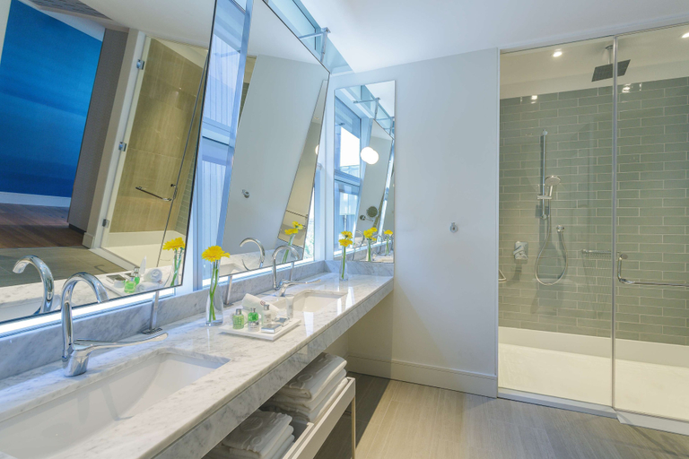Bathroom 4, NH Collection Santiago Casacostanera, Santiago