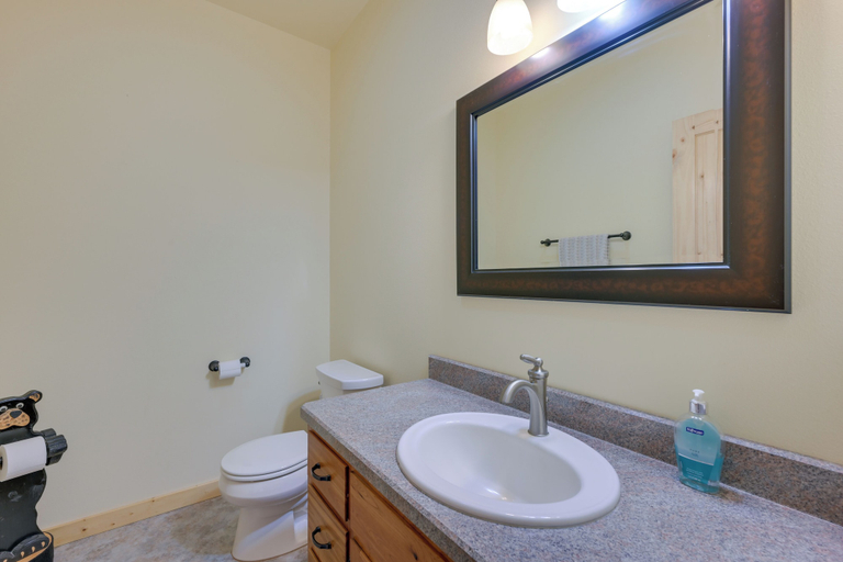 Bathroom 4, Rural Divide Cabin w/ Mountain Views!, Silver Bow
