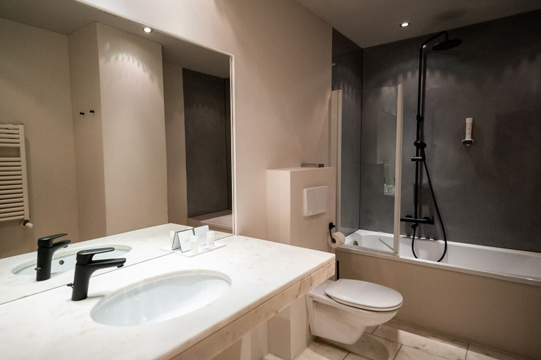 Bathroom 5, Hotel Parks, Villach Land