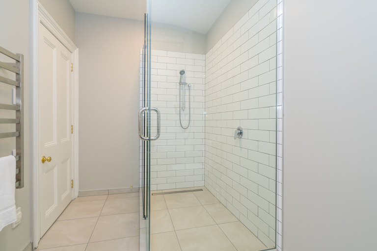 Bathroom 3, Inner City Elegance on Stuart Street, Dunedin