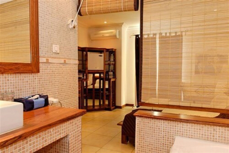 Bathroom 3, Hotel Brajas, Analamanga