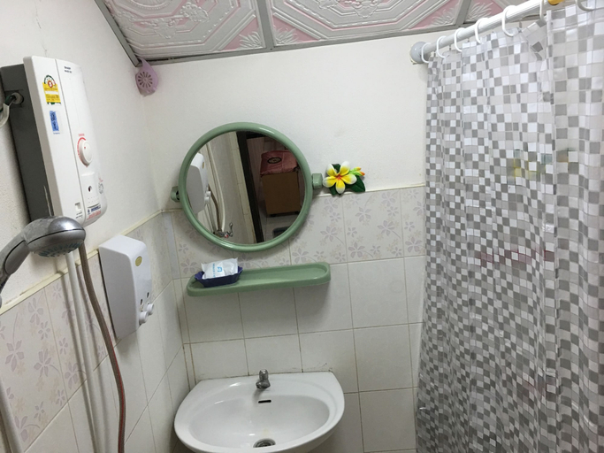Bathroom 5, Pakasan Garden Home, Khon San