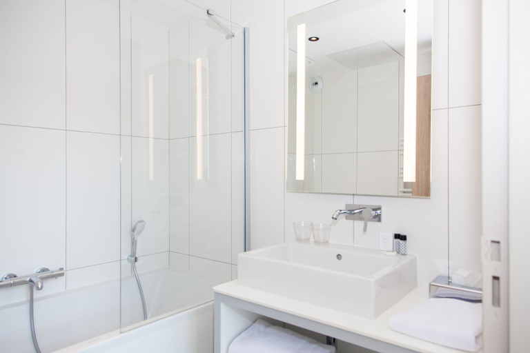 Bathroom 5, LOGIS HOTEL RELAIS SAINT JACQUES, Indre