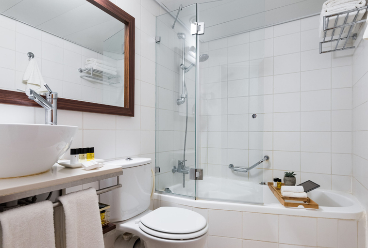 Bathroom 5, Prima Royale, Jerusalem