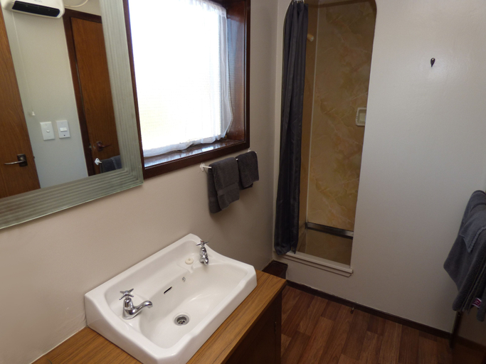 Bathroom 3, Anchor Motel, Timaru
