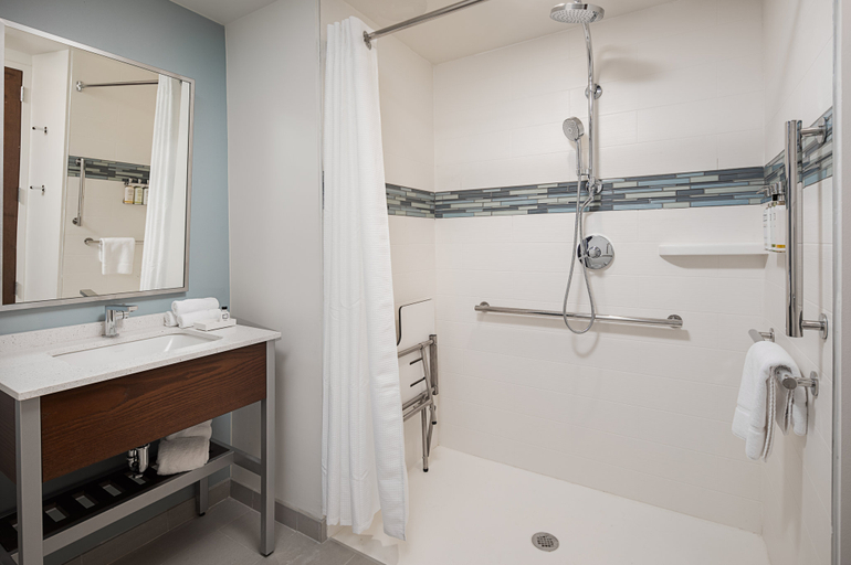 Bathroom 5, EVEN Hotel ALPHARETTA - AVALON AREA by IHG, Fulton