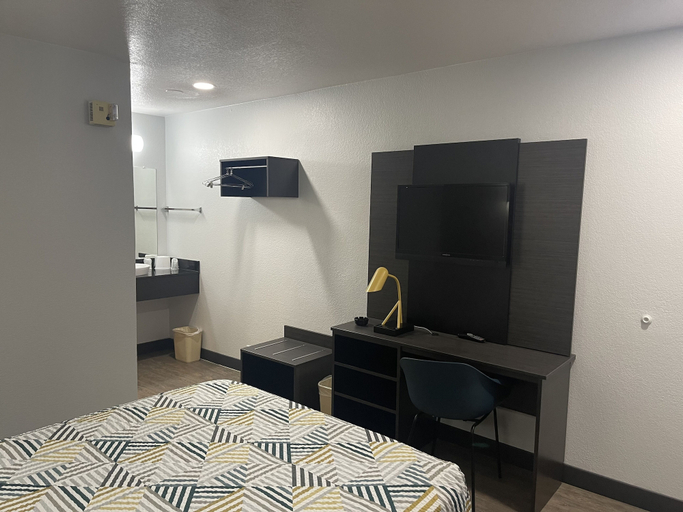 Bedroom 2, Motel 6 Denton, TX - UNT, Denton
