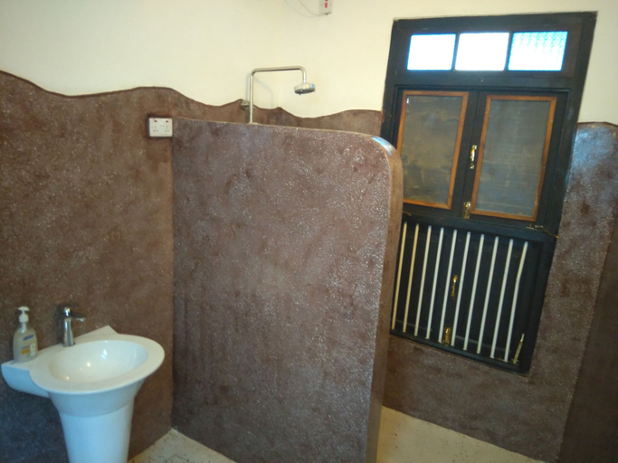 Bathroom 4, zLife Hostel, Mjini