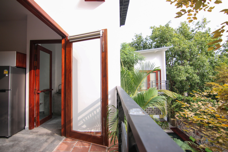 Exterior & Views 16