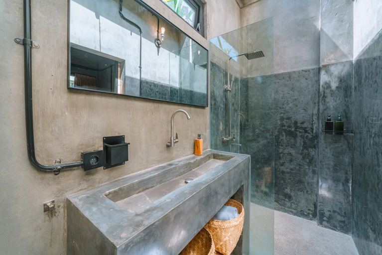 Bathroom 4, Villa Konkrete: 3BR - Tropical Hideaway Rooftop 15 min to The Beach, Badung