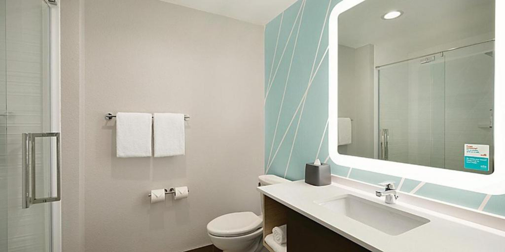Bathroom 4, avid hotel FAYETTEVILLE WEST by IHG, Washington