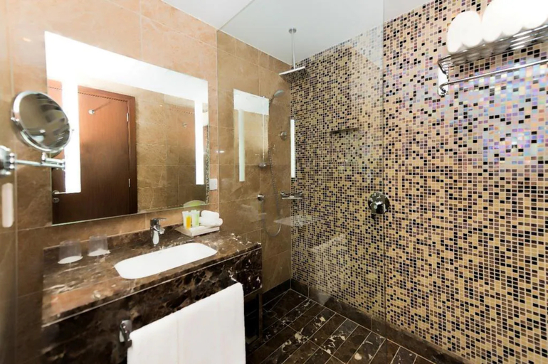 Bathroom 5, MAKKAH AL AZIZIAH by IHG, Makkah