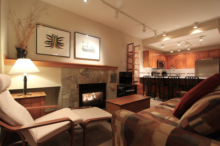 Food & Drinks, Symphony Condos by Whistler Retreats, Squamish-Lillooet