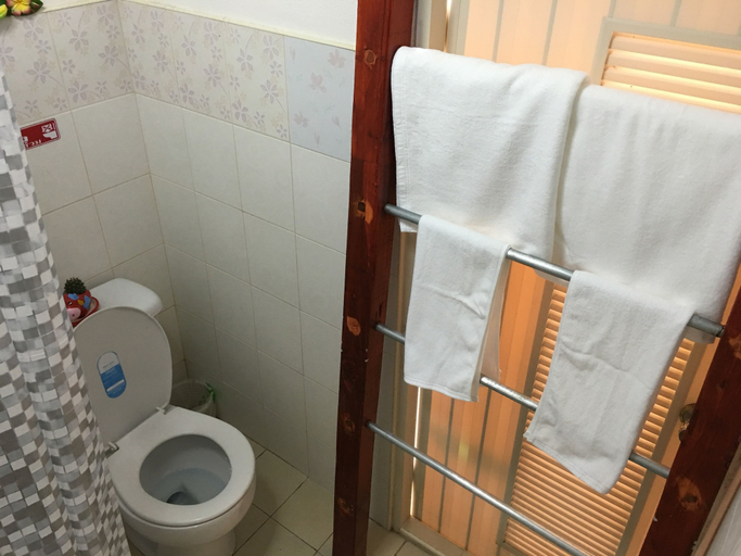Bathroom 3, Pakasan Garden Home, Khon San
