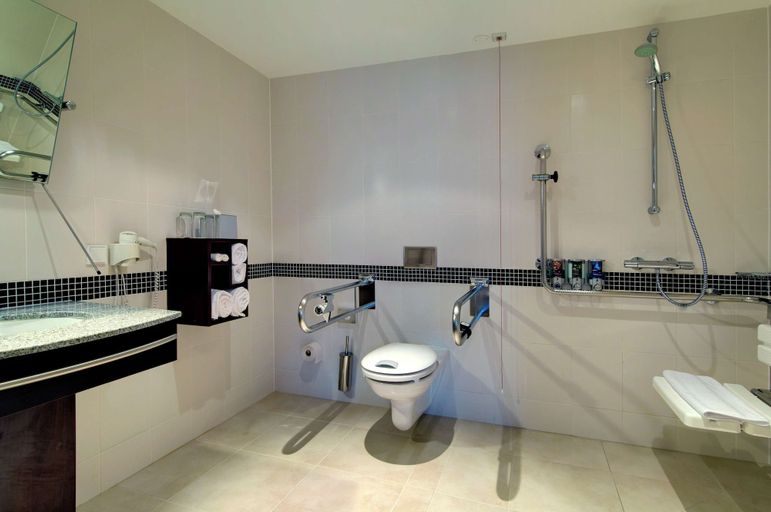 Bathroom 5, Hampton by Hilton Berlin City West, Berlin