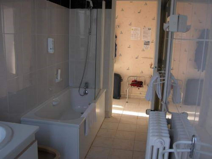 Bathroom, Normotel - La Marine, Seine-Maritime