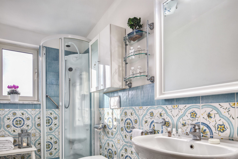 Bathroom 3, GOCCE DI CAPRI RESORT, Napoli