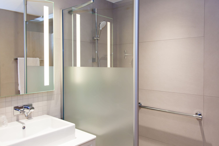 Bathroom 5, LOGIS HOTEL RELAIS SAINT JACQUES, Indre