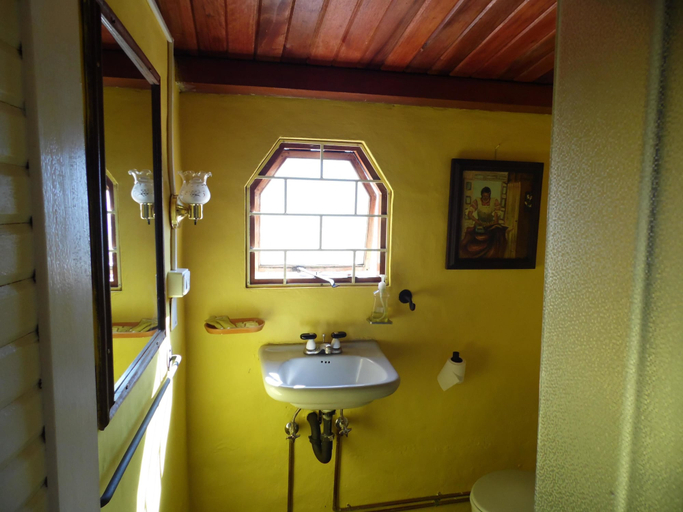Bathroom 5, La Casa Amarilla, Baños