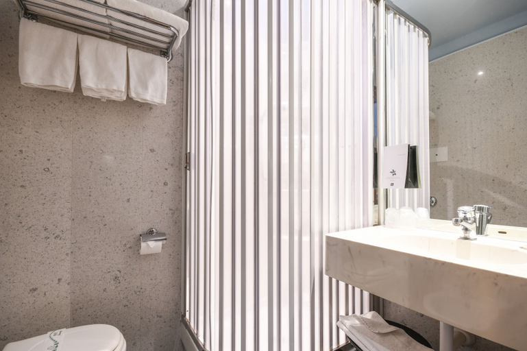 Bathroom 5, Hotel City, Brescia