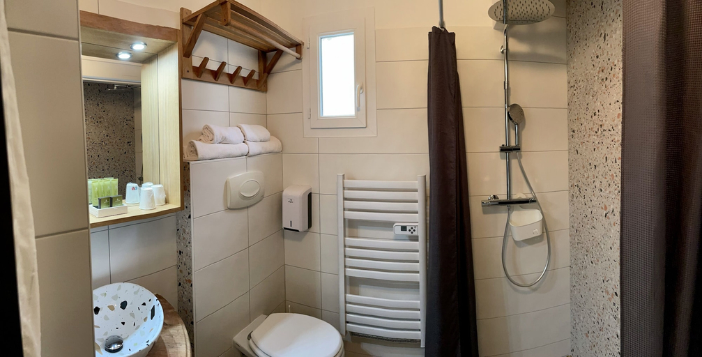 Bathroom 5, La Villa Hôtel Bien Être, Charente-Maritime