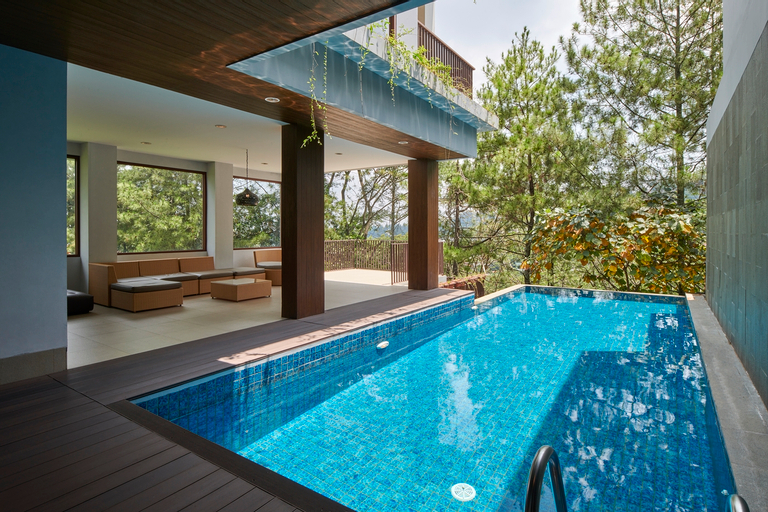 Cempaka 9 Villa 7BR with private pool, Bandung