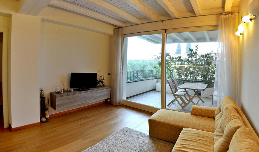 Others 2, Warda A6 Apartment, Brescia