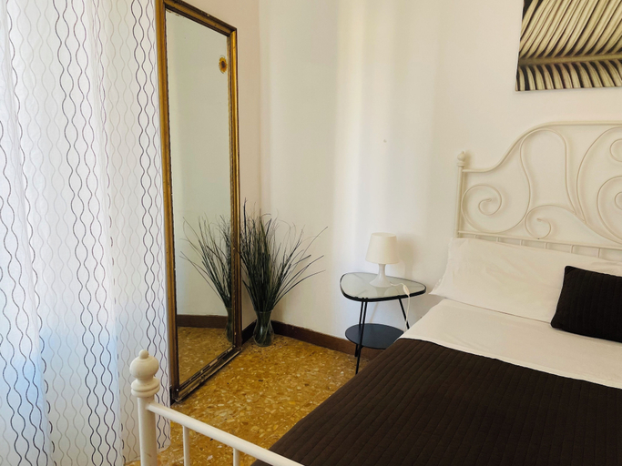 Bedroom 5, Novella Italy, Florence