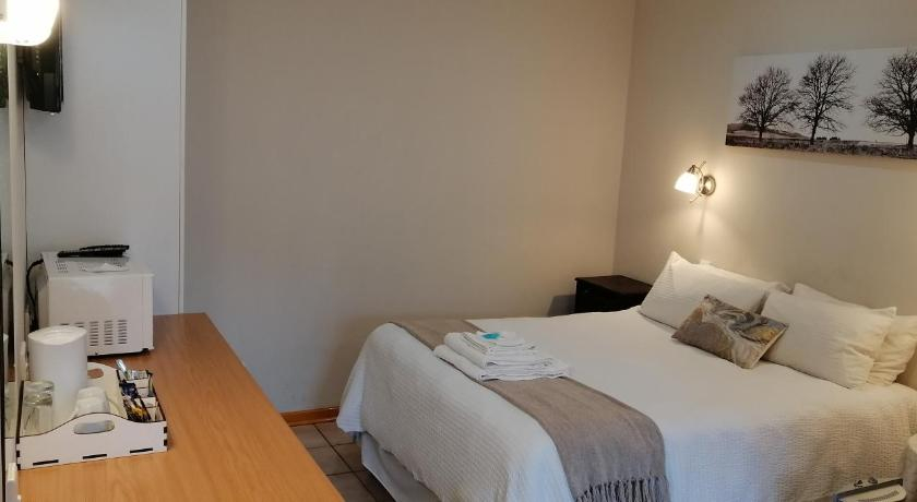 Bedroom 2, Twilight Inn, Zululand