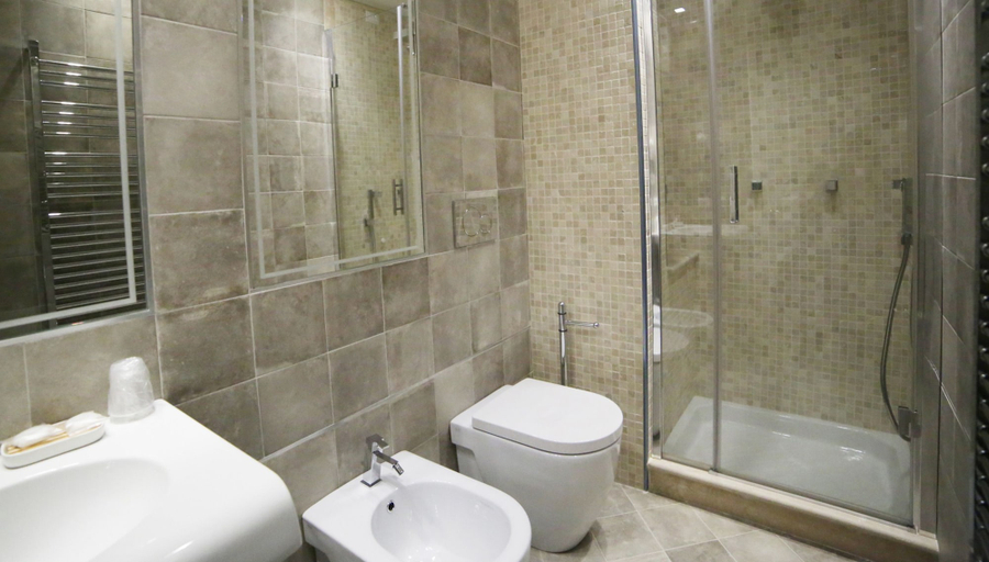 Bathroom 4, Hotel Renaissance, Florence