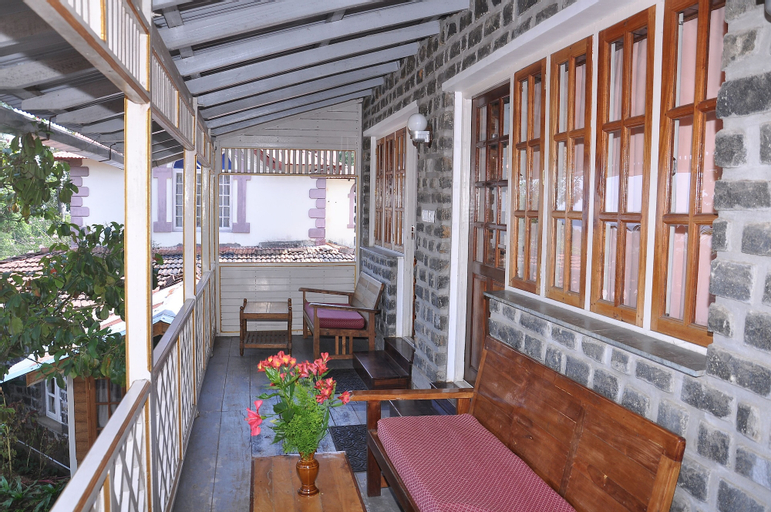 Exterior & Views 5