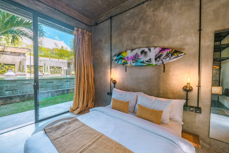 Bedroom 2, Villa Konkrete: 3BR - Tropical Hideaway Rooftop 15 min to The Beach, Badung