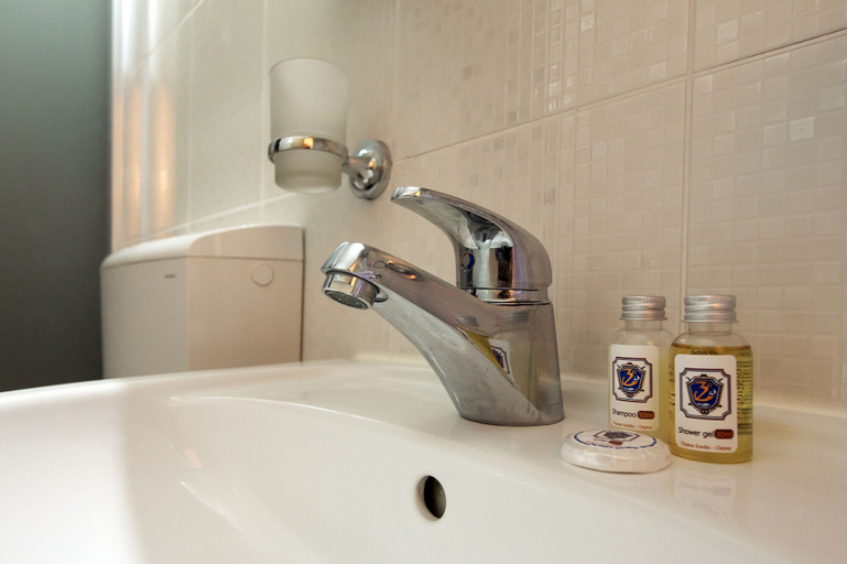 Bathroom 4, Bogdanovski Studios & Guest Rooms