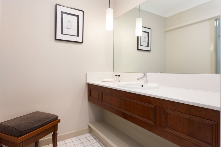 Bathroom 5, Brisbane International - Virginia, Boondall