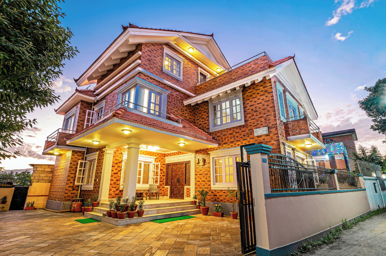 Exterior & Views