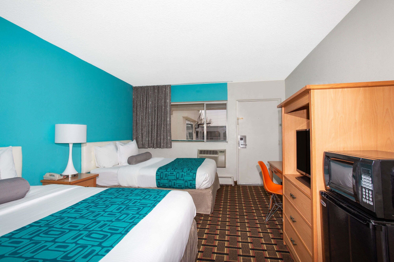 Bedroom 3, Howard Johnson by Wyndham Colorado Springs, El Paso
