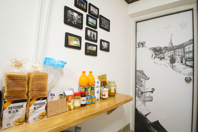 Food & Drinks