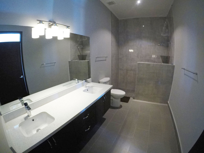 Bathroom 4, Surf Ranch Popoyo, Tola