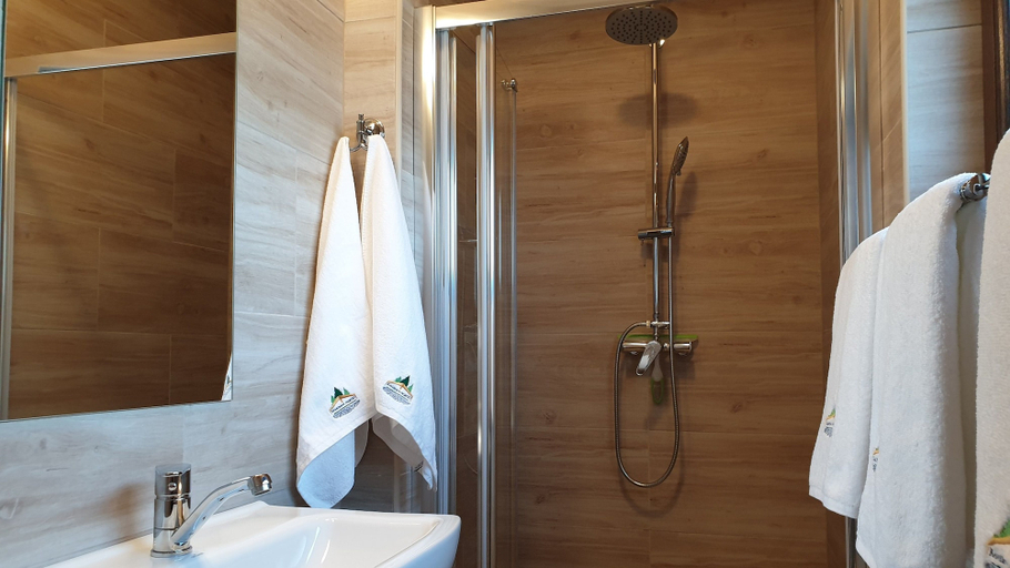 Bathroom 3, Kamienny Ogród Holiday Park, Mrągowo
