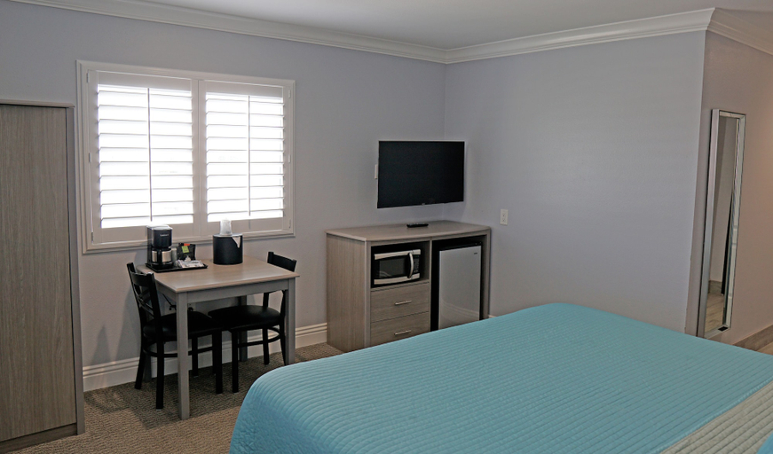 Bedroom 3, Surf City Inn, Orange
