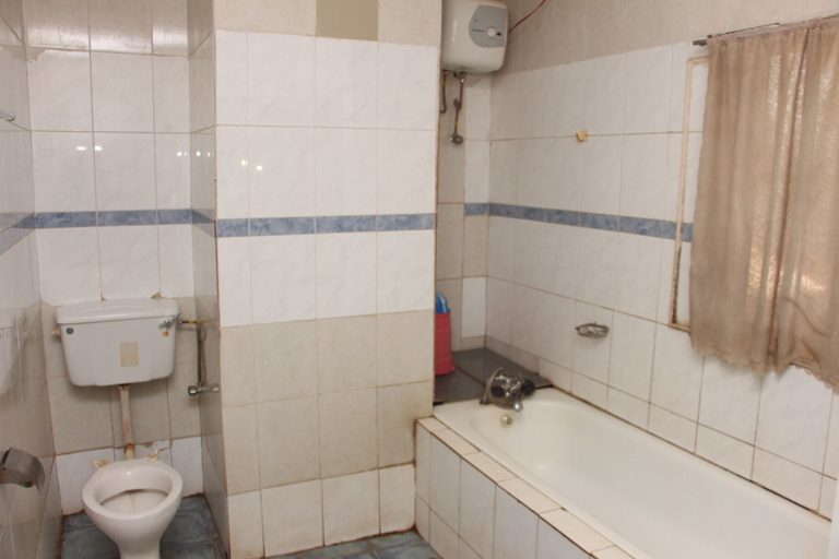 Bathroom 3, Sapphire Guest House, Bwari