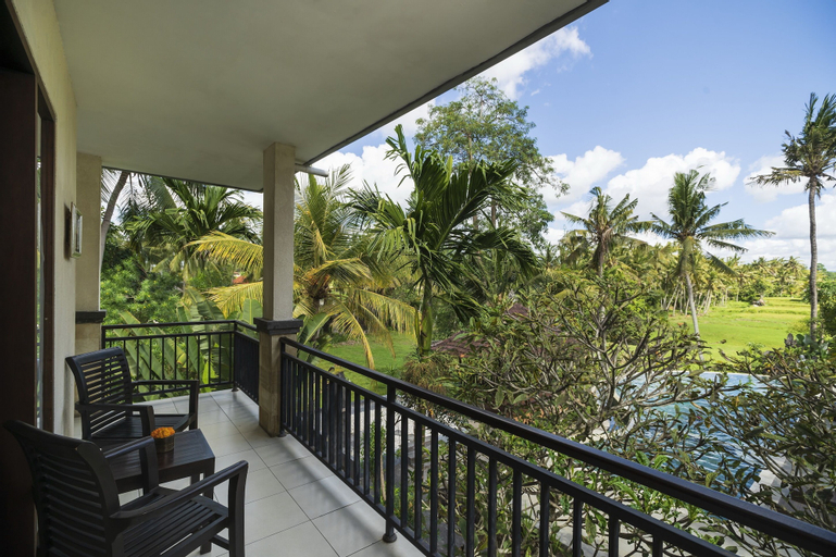 Exterior & Views 8