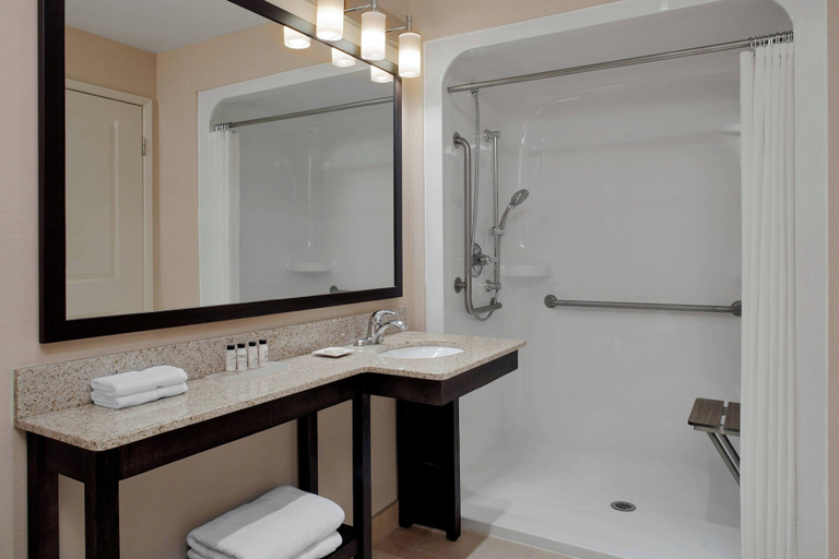 Bathroom 4, Delta Hotels by Marriott Guelph Conference Centre, Wellington