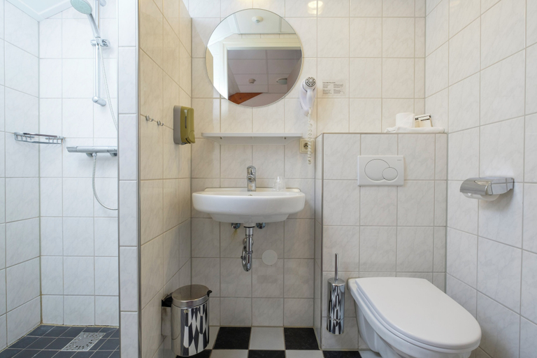 Bathroom 3, Hotel de Schildkamp, Lingewaal