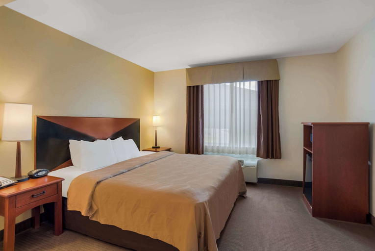 Bedroom 3, Quality Inn & Suites Chambersburg Northeast, Franklin