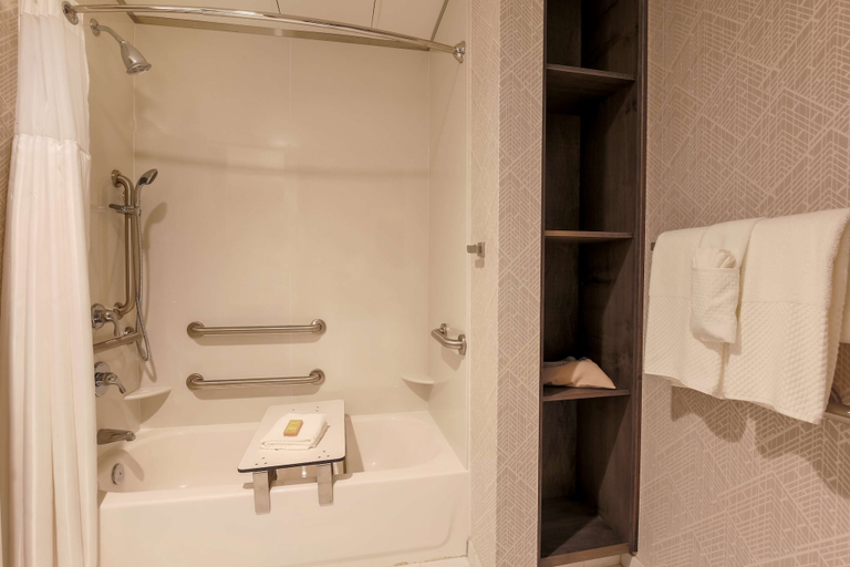 Bathroom 5, DoubleTree by Hilton Evansville, Vanderburgh