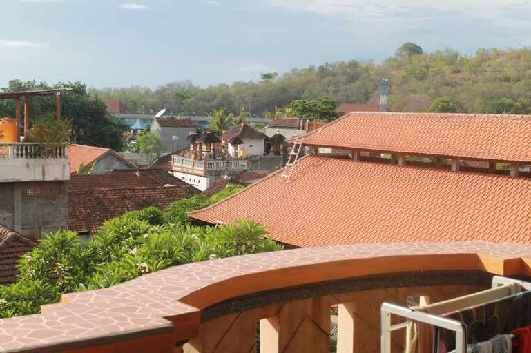 Exterior & Views 9