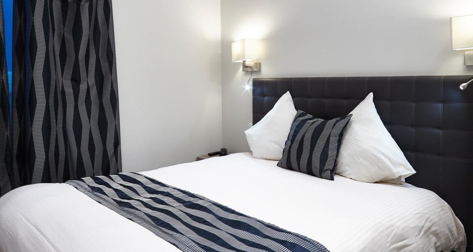 Bedroom 4, Best Western Le Cheval Blanc - Vieux Port, Calvados